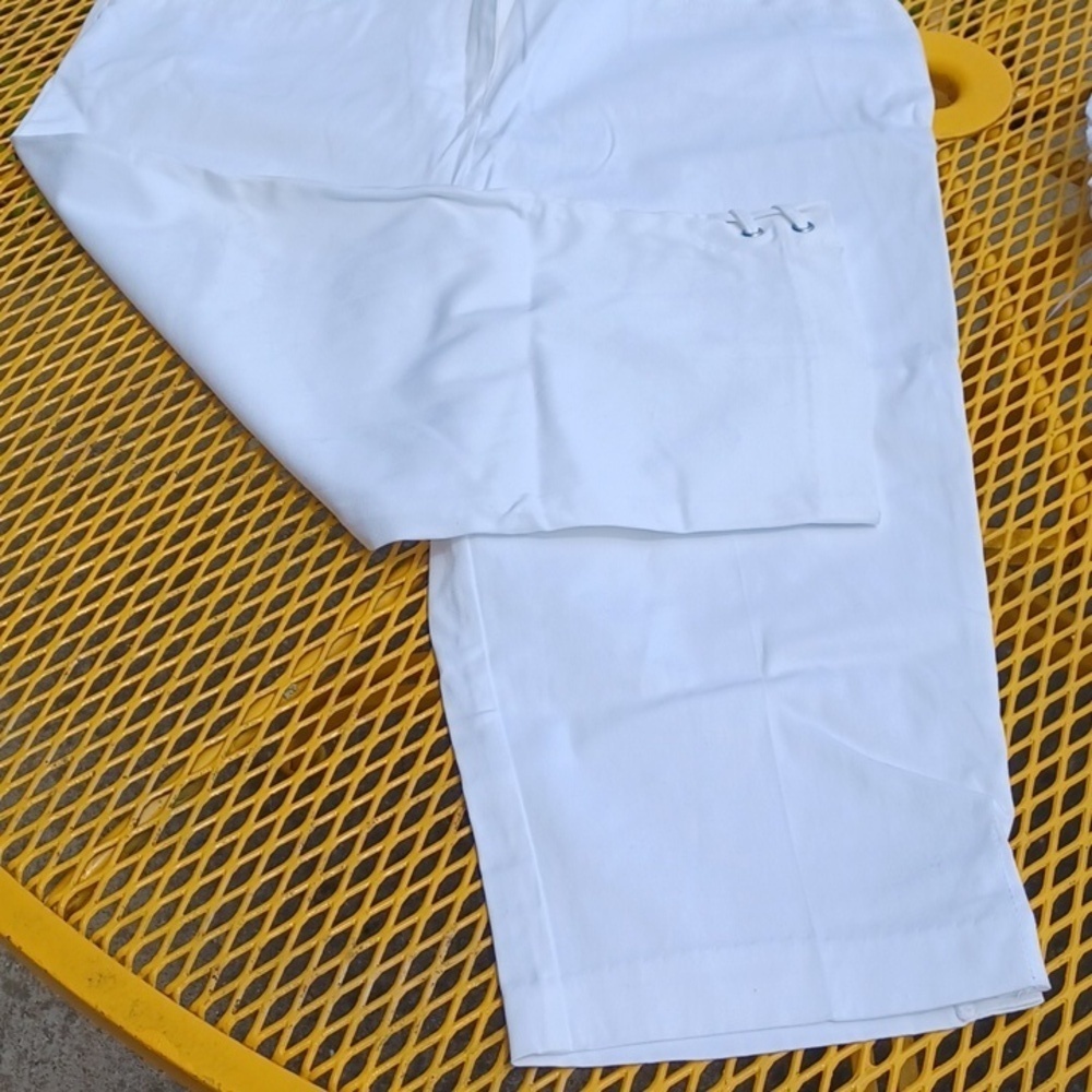 Studio Works Petite Size Wide Waistband Zip Capri Pants White  Size 14P NWT